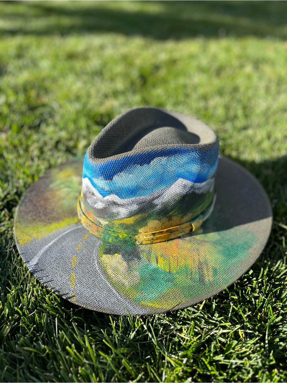 Unisex Hand-Painted Wide Brim Hat with Mountain Landscape 🏔️